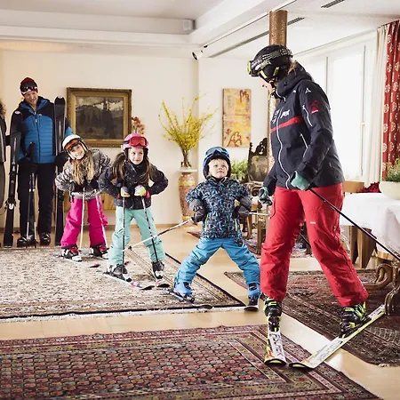 Arlberghaus Отель Zuers