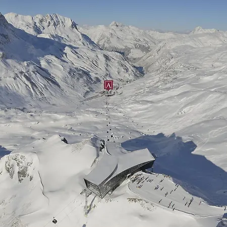Отель Arlberghaus 4*